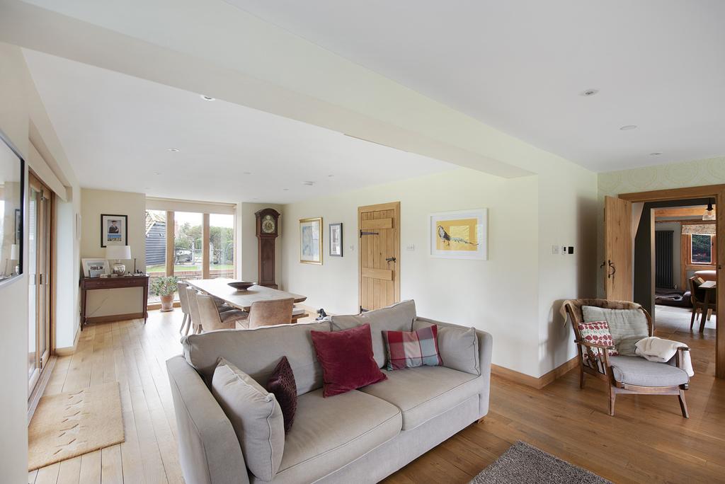 Sitting/Dining Room