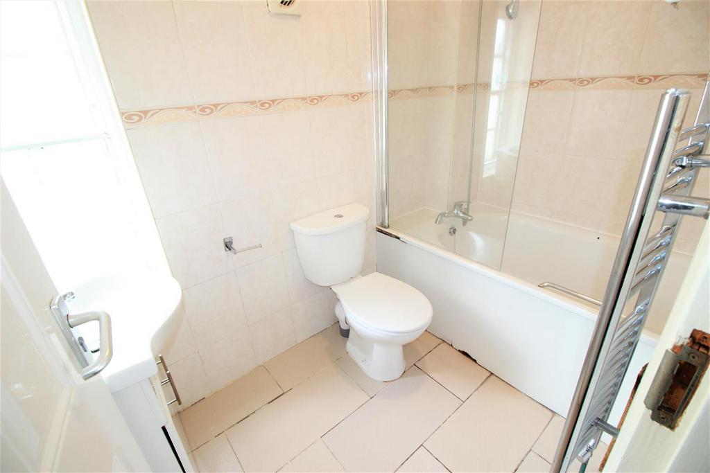 Main bathroom.JPG