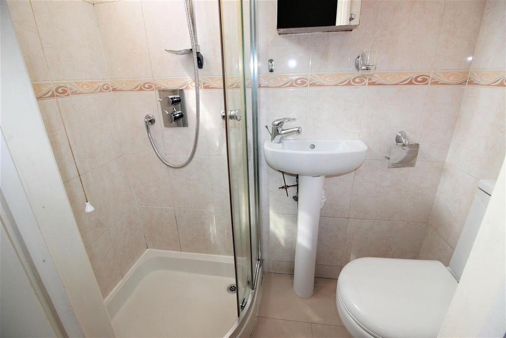 B1 en suite.JPG