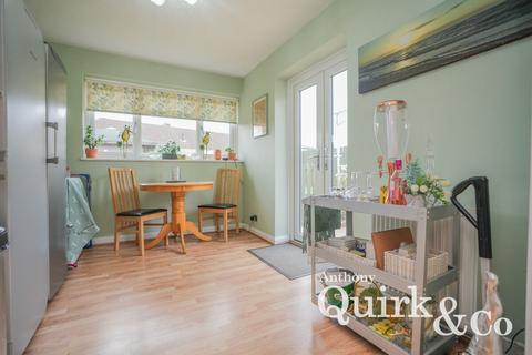 4 bedroom detached bungalow for sale, Laars Avenue, Canvey Island, SS8