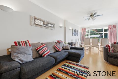 4 bedroom semi-detached house for sale, Rosedene Gardens, Ilford, Greater London, IG2