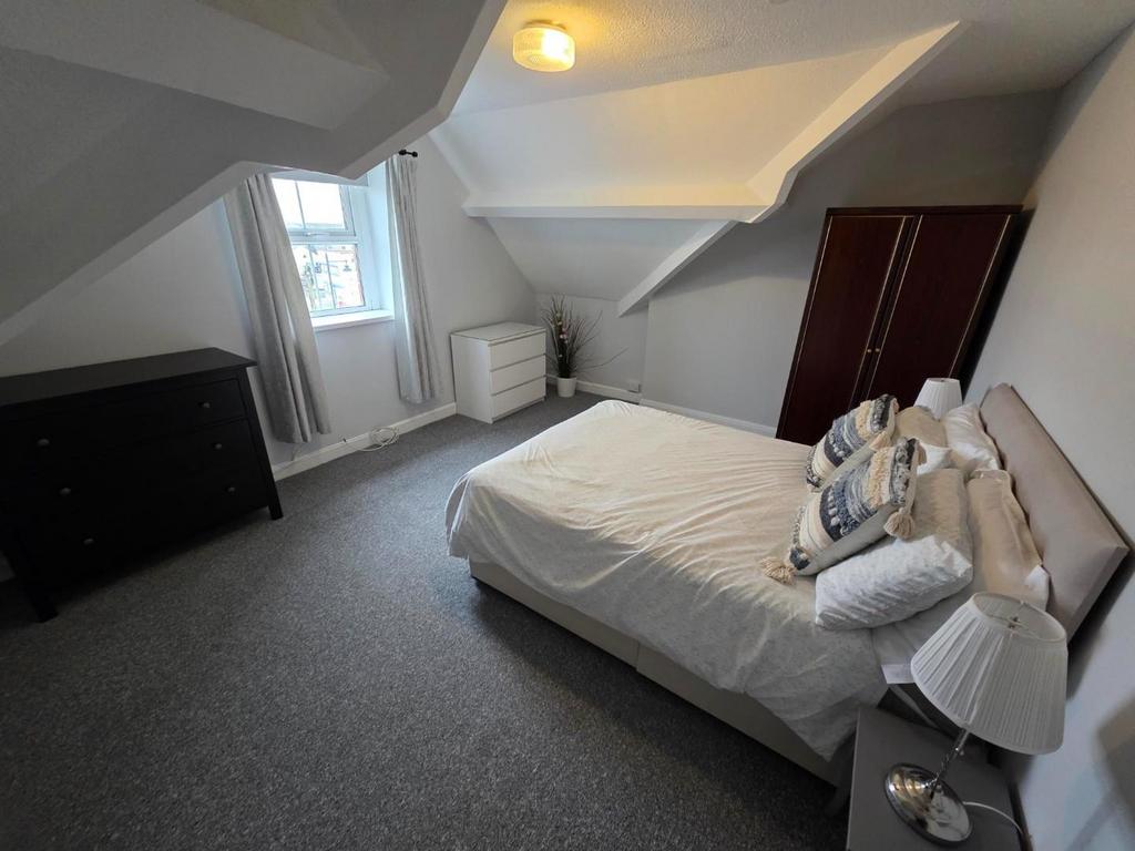Bedroom 1 - 1.jpg