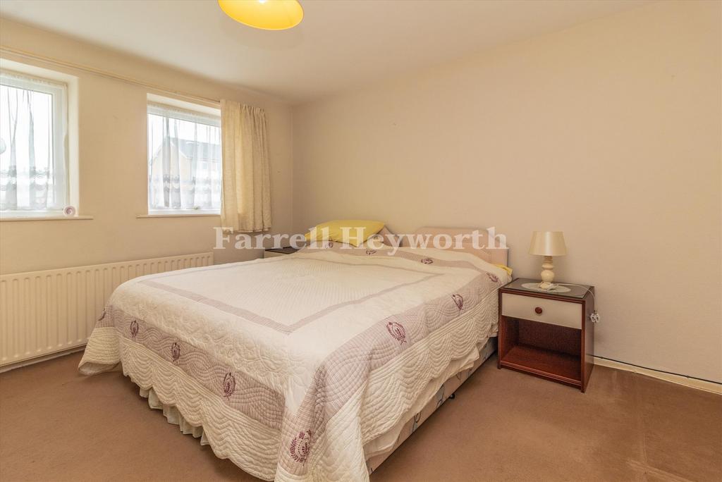 Bedroom 1 image 2