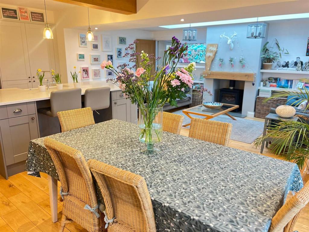 Kitchen Family Room