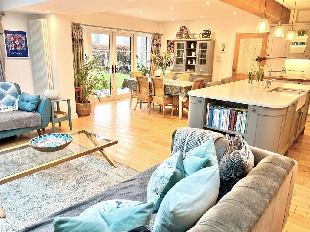 Kitchen Family Room