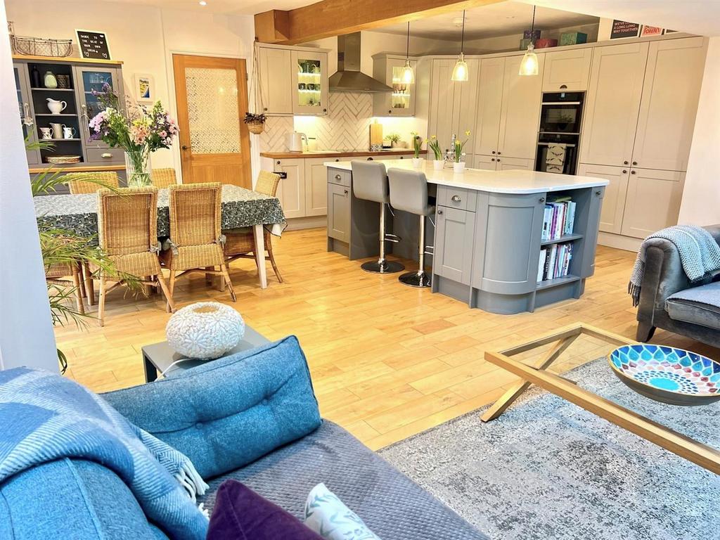 Kitchen Family Room