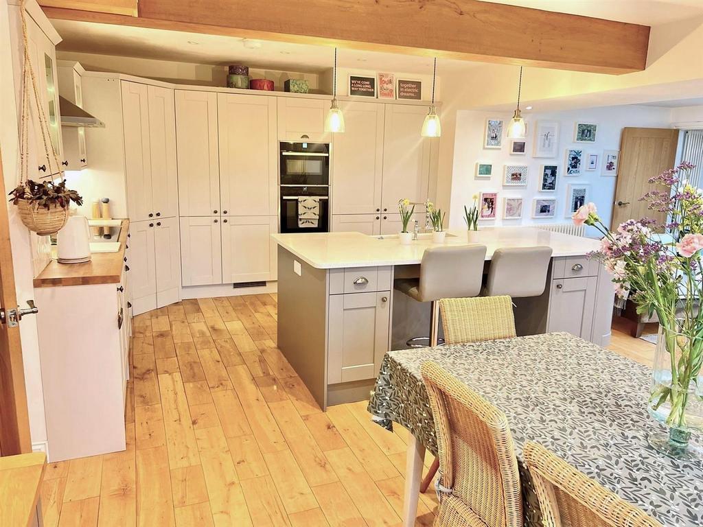 Kitchen Family Room