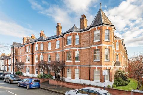 3 bedroom flat for sale, Marius Road, LONDON SW17