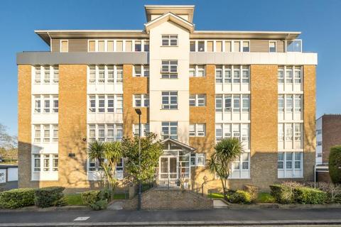 3 bedroom apartment to rent, Valencia Road, Stanmore