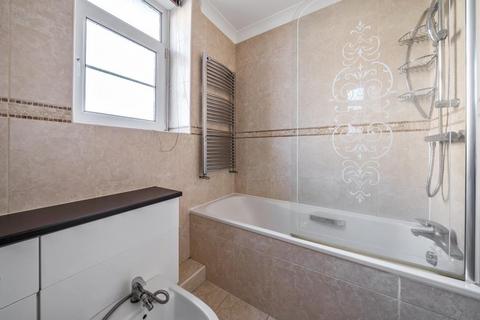 3 bedroom apartment to rent, Valencia Road, Stanmore