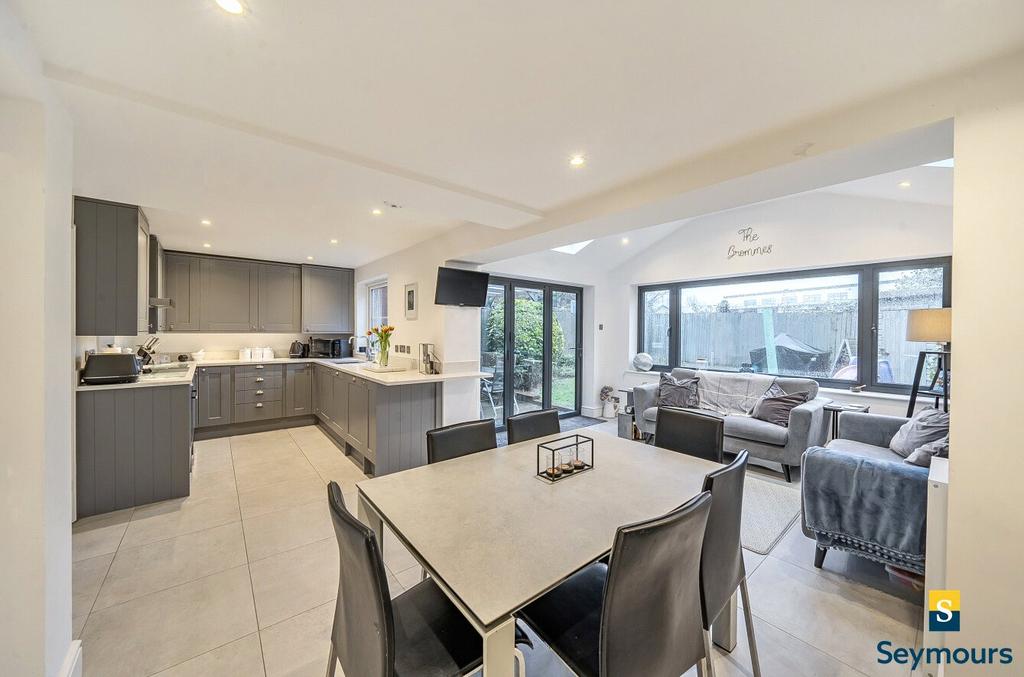 Kitchen/Dining