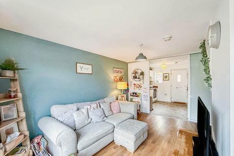 2 bedroom end of terrace house for sale, Dovestone Way, Hull HU7