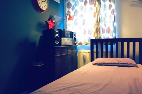 3 bedroom semi-detached house to rent, Tintern Way, Harrow HA2