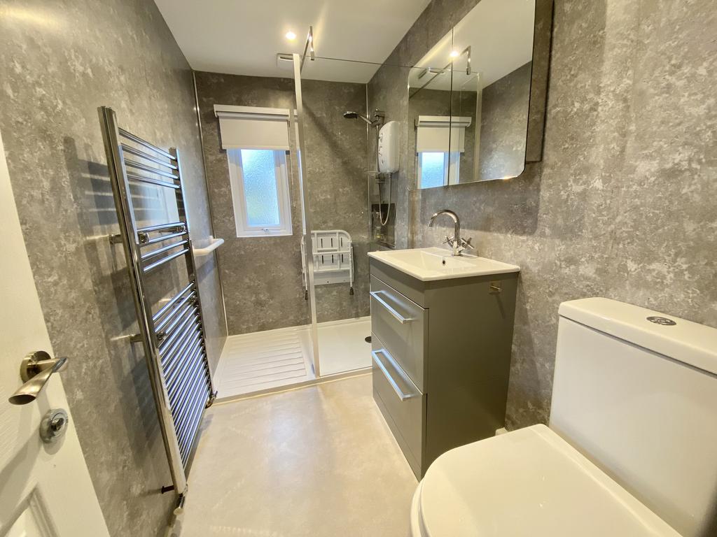 7b shw Luxury Shower Roomr.jpeg