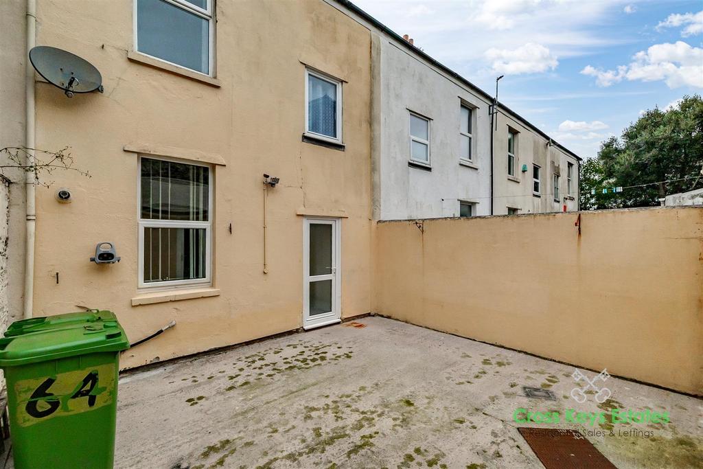 Enclosed Rear Courtyard