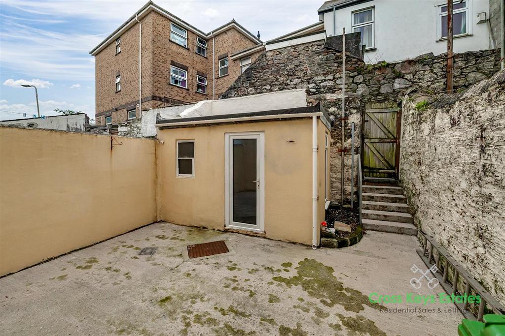 Enclosed Rear Courtyard