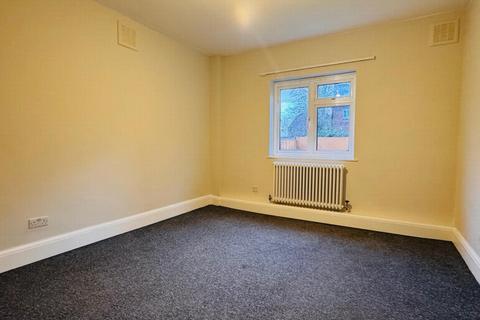 2 bedroom flat to rent, Blenheim Gardens, Willesden, NW2