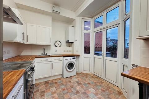 2 bedroom flat to rent, Blenheim Gardens, Willesden, NW2