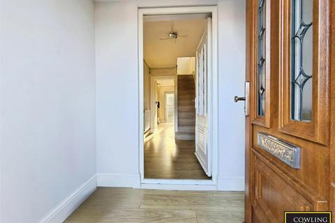 3 bedroom semi-detached house for sale, Grange Avenue, Wickford