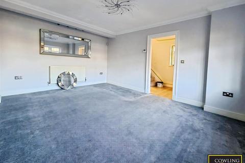 3 bedroom semi-detached house for sale, Grange Avenue, Wickford