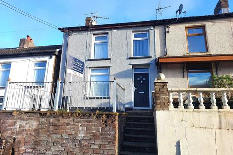 3 bedroom end of terrace house to rent, Arthur Street, Williamstown, CF40