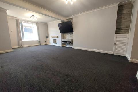 3 bedroom end of terrace house to rent, Arthur Street, Williamstown, CF40