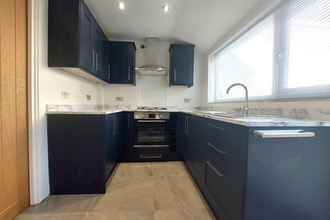 3 bedroom end of terrace house to rent, Arthur Street, Williamstown, CF40