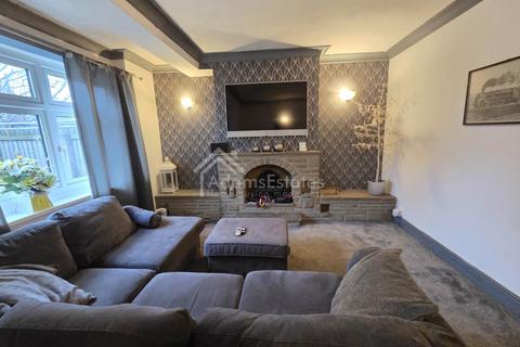 4 bedroom semi-detached house for sale, Leeds Old Road, Heckmondwike