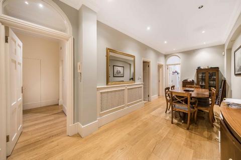 3 bedroom flat for sale, Addison Road, London W14