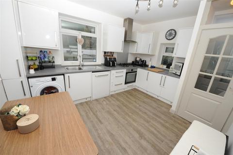 2 bedroom semi-detached house for sale, Lynwood Avenue, Shipley