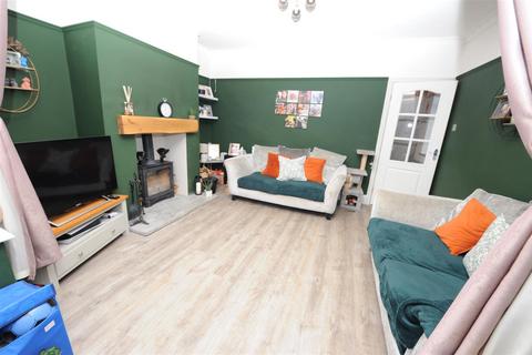 2 bedroom semi-detached house for sale, Lynwood Avenue, Shipley