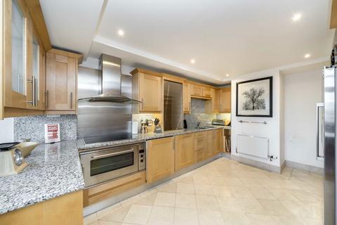 2 bedroom flat for sale, Belvedere Road, London SE1