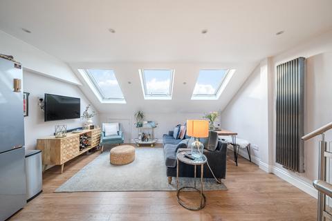 3 bedroom property for sale, Elspeth Road, London, SW11