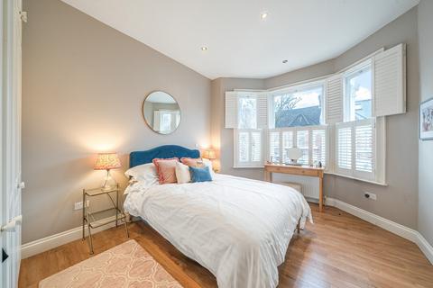 3 bedroom property for sale, Elspeth Road, London, SW11