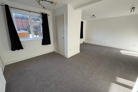3 bedroom terraced house to rent, Bentinck Close, Newark NG22