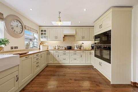 5 bedroom detached house for sale, Smiths Field, Rayne, Braintree, CM77