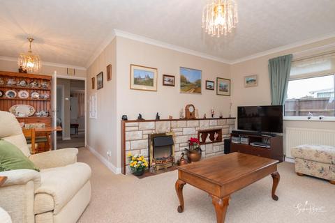 2 bedroom detached bungalow for sale, Orchard Road, Seaview