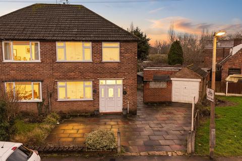 Broadway, Irlam, M44
