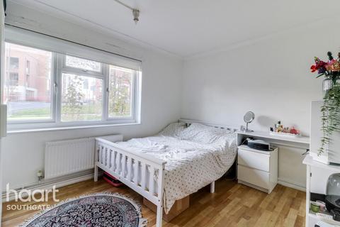 Coppetts Road, London