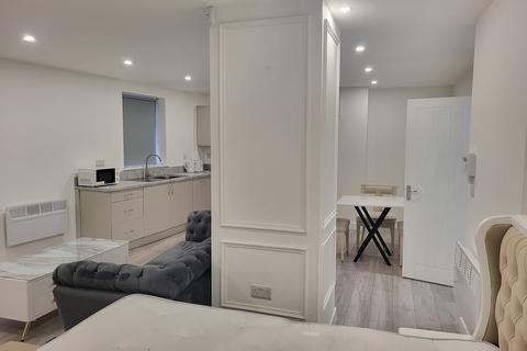 Studio to rent, Windmill Lane, Smethwick