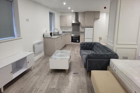 Studio to rent, Windmill Lane, Smethwick