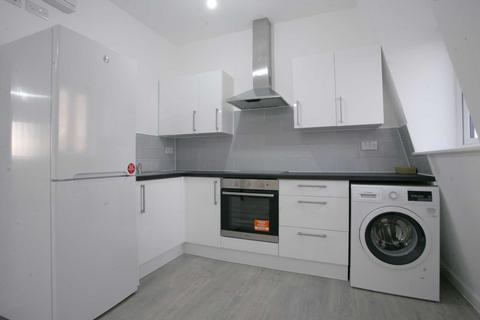 Studio to rent, Cranbrook Road, Ilford, IG1