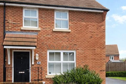undefined, Great Crescent, Newbury, Berkshire