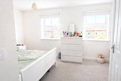 undefined, Great Crescent, Newbury, Berkshire