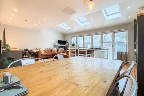 3 bedroom detached house for sale, Churchill Avenue, Cottingham HU16