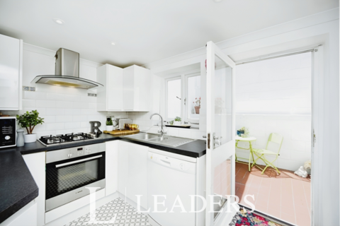 3 bedroom terraced house to rent, Camelford Street, BN2