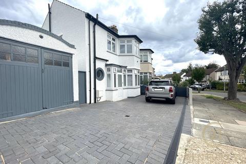 1 bedroom in a house share to rent, Hill Crescent, SURBITON KT5