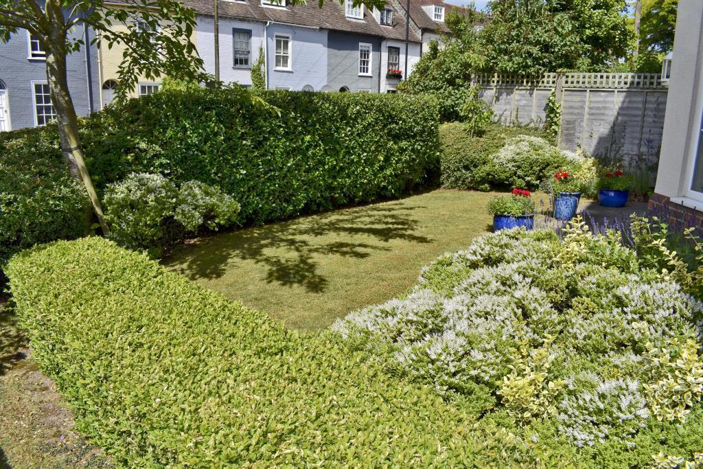 Communal Garden lge.jpg