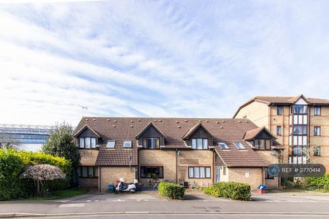 undefined, Varsity Drive, Twickenham, TW1