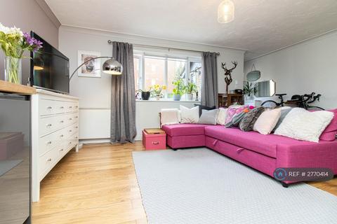 undefined, Varsity Drive, Twickenham, TW1